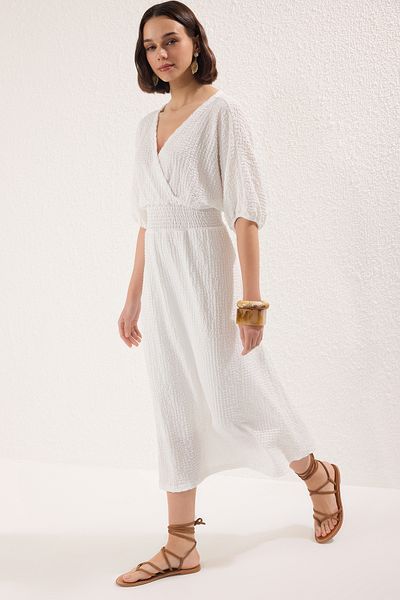 Trendyol Collection Ecru bélelt V Yaki duplasoros denevérujjú derék maxi ruha TwoSS25EL00830