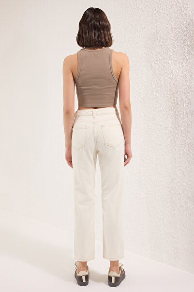 Trendyol Collection Blugi albi cu talie înaltă, cu croiala dreaptă, TWOSS25JE00106