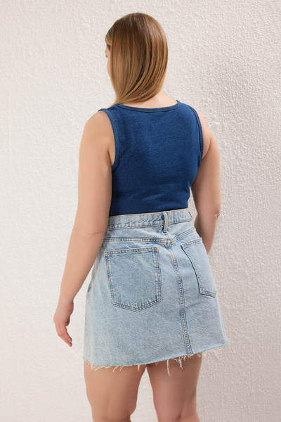 Trendyol Curve Темно-синій трикотажний боді великого розміру на бретельках з застібками TBBSS25CS00001