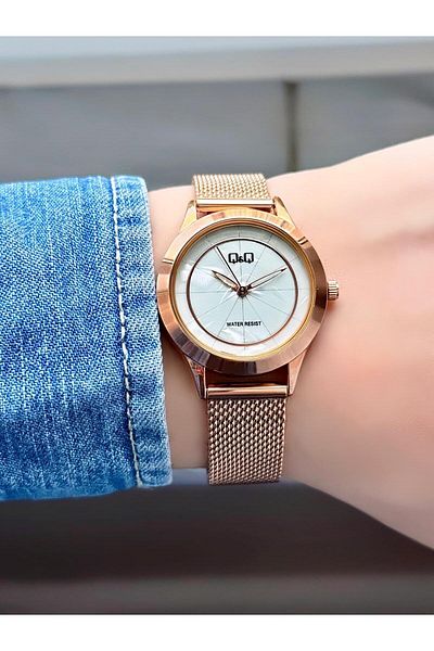Q&Q Wicker Band Rose Color Women's Wristwatch
