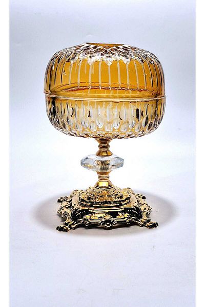 AKDEN Cut Decor Handcrafted Footed Glass Napkin Holder
