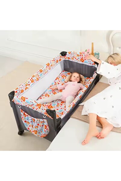 MAAS Safe and comfortable baby crib and cot with mesh barriers to keep the interior more ventilated.