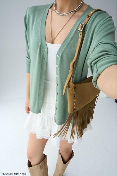CADDELAMODA Women's Basic V-Neck Buttoned Oversize Cardigan