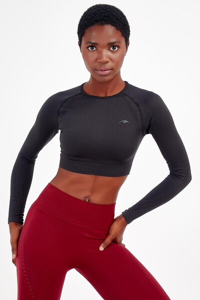 MARATON بلوزة نسائية قصيرة بياقة دائرية باللون الأسود من SlimFit