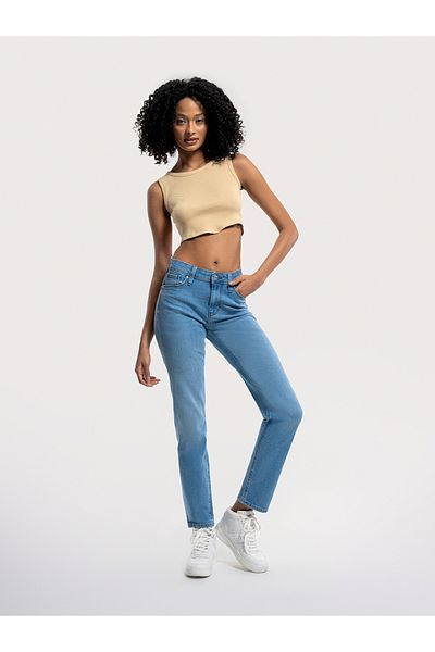 Loft Crop Female Athlete