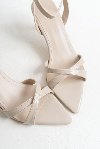 MARSEDO Kadın Sivri Burun Bantlı Bilekten Bağlamalı Topuklu Sandalet Cora Bej