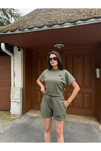 Cistern İstanbul Tricou și pantaloni scurți brodat din țesătură modal kaki pentru femei Set de top cu fund dublu