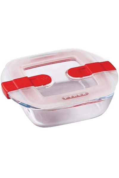 Pyrex Square casserole with lid