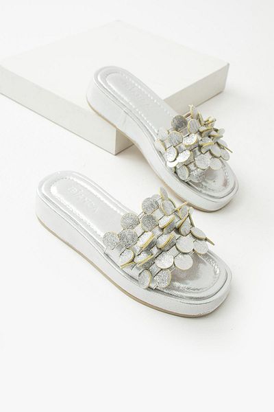 diclepolat Women's Tassel Detailed 4cm Thick Sole Slippers Silver Barly