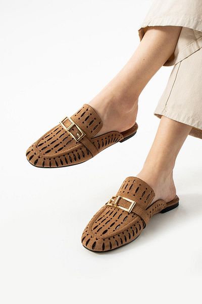 diclepolat Women's Suede Gold Buckle Detailed Flat Sole Daily and Comfortable Slippers Serez Tan
