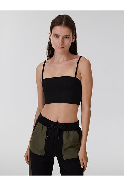 Loft Crop Female Athlete