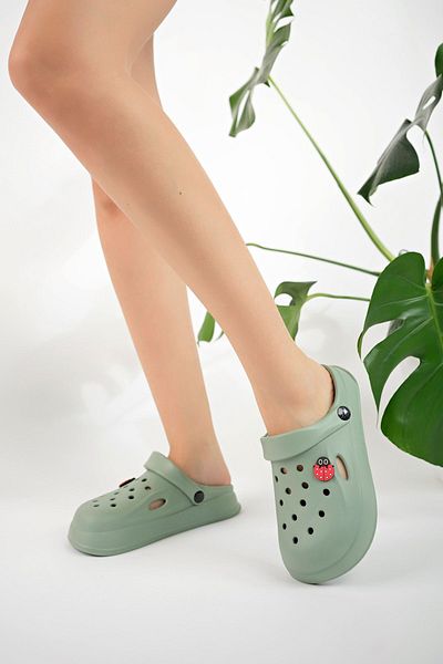 Slipcat Woman Eva Sea Beach Cook Doctor Nurse Hospital Comfortable Sandals Slippers Ladybug