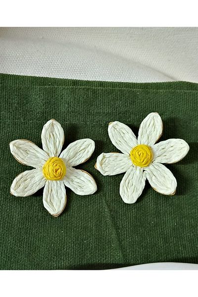 mos&more White Daisy Summer Fashion Raffia Lightweight Women's Earrings