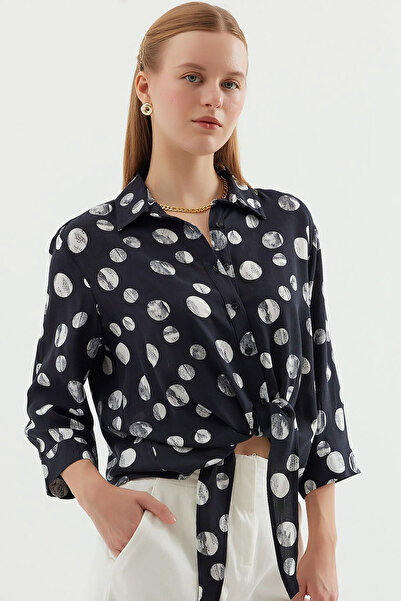 CoolLook Gömlek Yaka Rahat Kalıp Düğmeli Cepsiz Puan Desenli Yarım Kol Bağlam...