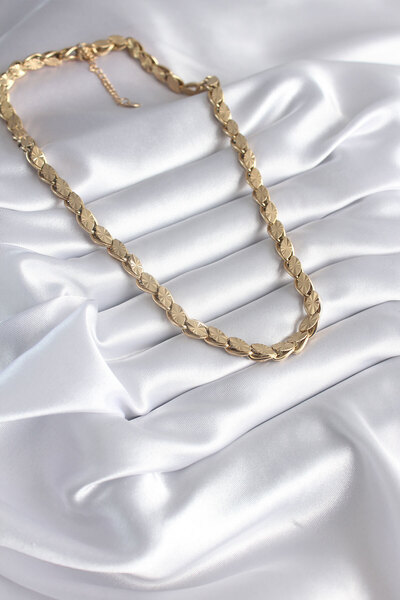 BSRE قلادة نسائية بسلسلة من حبوب الشعير مقطوعة بالليزر باللون الذهبي (فولاذ 3...