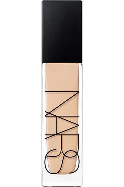 Nars كريم أساس طبيعي مشع طويل الأمد - فاتح 2 مونت بلانك