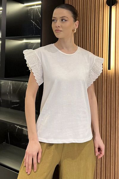 GÜLSELİ Γυναικείο T-Shirt με κρεμ μανίκι με κεντημένο λαιμόκοψη