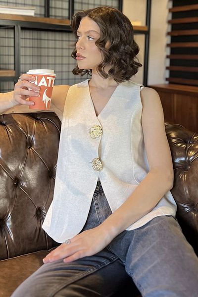 GÜLSELİ سترة كتان نسائية مع تفاصيل زر حجري