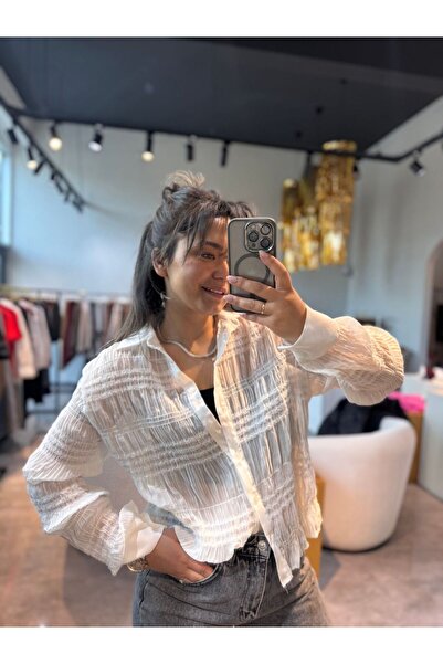 BÜŞRA PERKER Dökümlü Güpür Detaylı Beyaz Gömlek