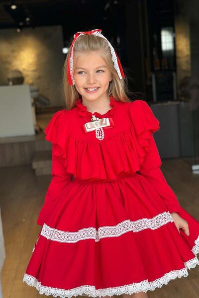 Riccotarz Kız Çocuk Göğsü ve Yakası Fırfırlı Eteği Pliseli Dantel Şerit Detaylı Kırmızı Elbise