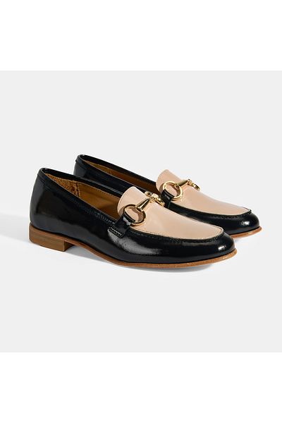 Desa Mocasini negri din piele lacuita pentru femei cu accesorii metalice