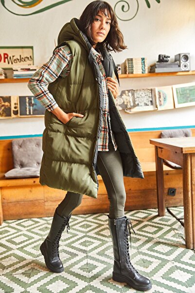 Olalook Γυναικείο Χακί Μαύρο Υφαντό Γιλέκο Διπλής Όψης Γεμισμένο με Κουκούλα YLK-19000013