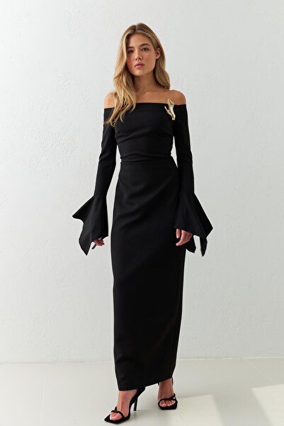 Setre Rochie neagră cu umeri și mâneci slim fit