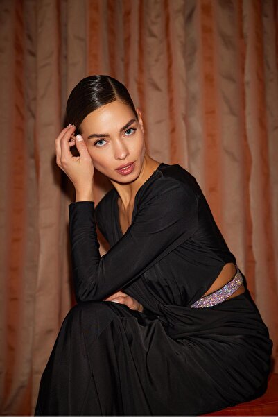 Setre Siyah Bel Ve Yaka Dekolteli Drapeli Elbise