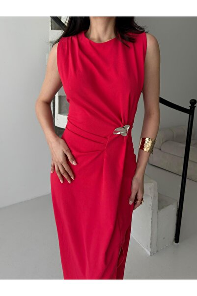 Serica Moda Red Buckle Pleat Detail Sleeveless Dress