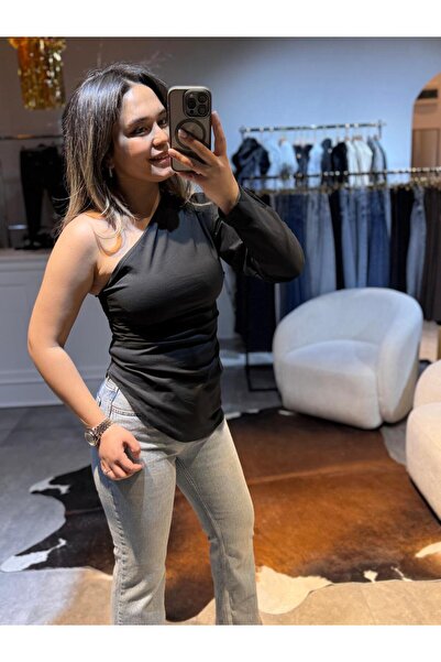 BÜŞRA PERKER Tek Omuz Poplin Kumaş Siyah Gömlek