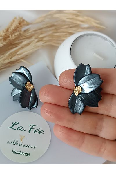 La fee aksesuar Black Flower Earrings Polymer Clay Steel Women Earrings Pearl Detail