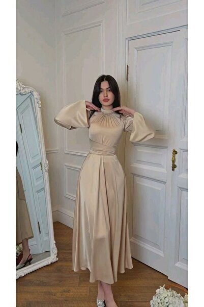 Hollyhocks Βραδινό φόρεμα από σατέν με λουράκια στη μέση