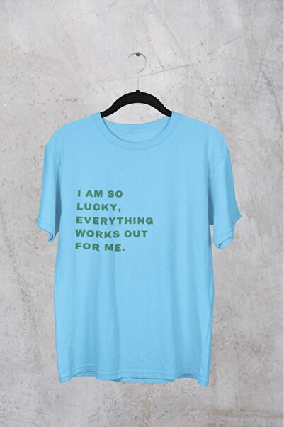 Butik رجل/امرأة - أنا محظوظ جدًا - تي شيرت مطبوع برقبة دائرية وأكمام قصيرة