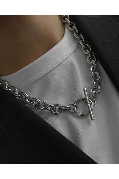 neslyaccessories قلادة سميكة بتفاصيل قفل على شكل حرف T