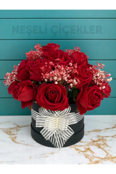 NEŞELİ ÇİÇEKLER تشكيلة زهور صناعية ورود زينة حمراء في صندوق اسطواني مقاس 30×30 سم هدية عيد الأم