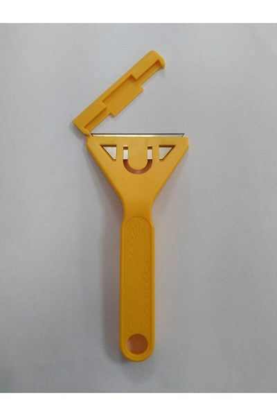 Eltos Glass and Ice Scraping Metal Tip Plastic Handle.
