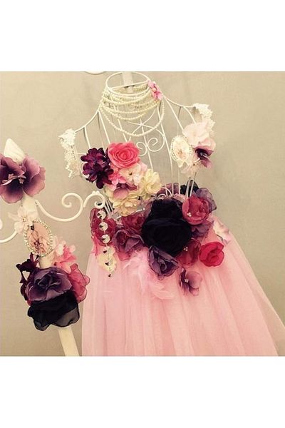 PixelsFurniture Pixel Furniture Female Mannequin, Wedding Dress and Clothing Display Mannequin with Flower Stand, No Hanger