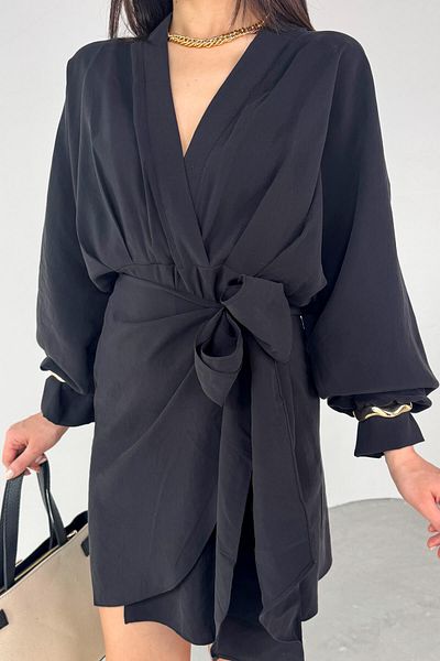 Cappmoda ELB-01777 Μαύρο φόρεμα με διπλό στήθος με λαιμόκοψη μπροστά
