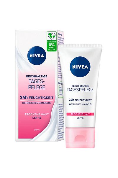 NIVEA Nourishing cream for dry skin with SPF 15