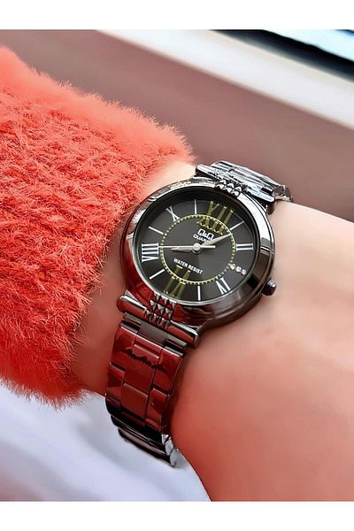 Q&Q Women's Metal Band Wristwatch