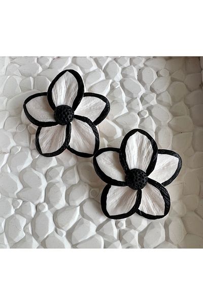 ACCESSORY Black Stripes White Flower Earrings Polymer Clay Earrings