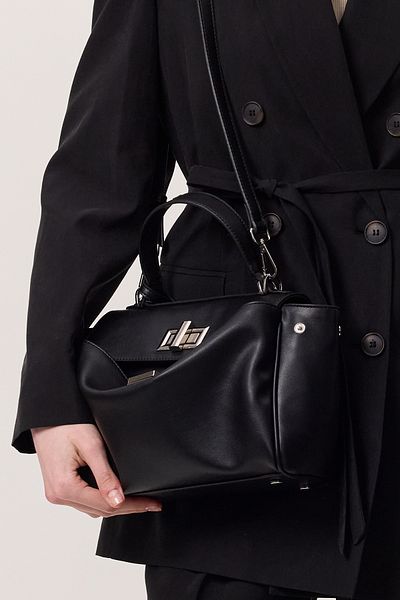 Manuka Arte Shoulder Bag Black