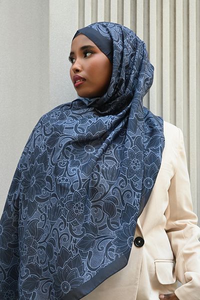 Pull Scarfs Aster Pattern Shawl - Smoked