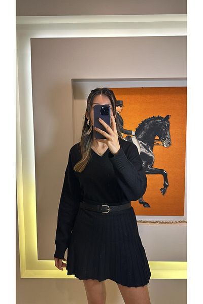 todays co Black Pleated Mini Skirt V-Neck Sweater Bottom Top Knitwear Set