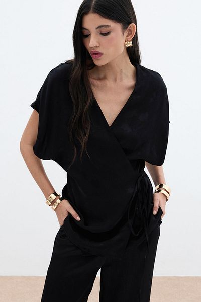 Sateen Tie-Up Jacquard Satin Blouse - Black
