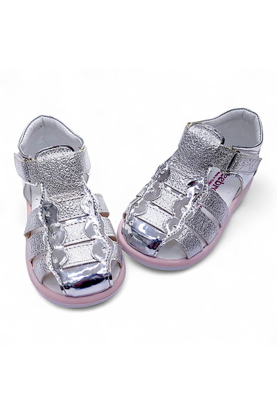 BEEBRON صندل لتقويم العظام للفتيات الصغيرات والأطفال باللون الفضي Kbgcm2406