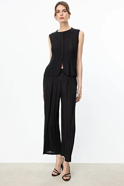 Ekol Akordiyon Kumaş Kolsuz Bluz Siyah 03910