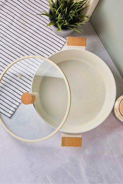 Perotti Cookwood Beige Induction Base Ceramic Flat Pot with Wooden Handle and Lid 28 cm