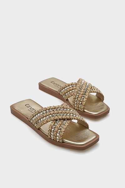 Capone Outfitters Kyla Damen-Hausschuhe aus Stroh mit flachem Absatz und stumpfer Zehenpartie, Metallzubehör und Kreuzriemen