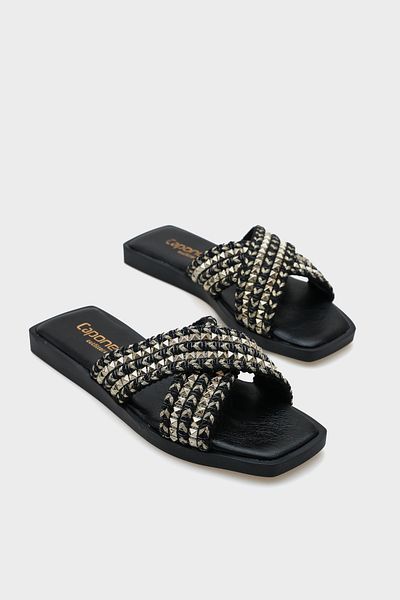 Capone Outfitters Kyla Damen-Hausschuhe aus Stroh mit flachem Absatz und stumpfer Zehenpartie, Metallzubehör und Kreuzriemen